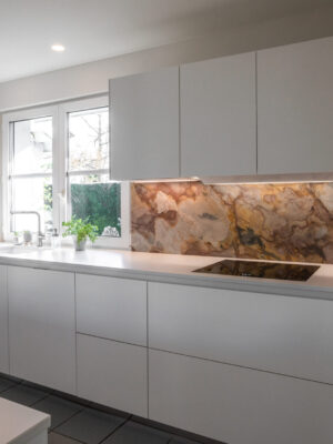 Feuille pierre naturelle ardoise prague dans la cuisine